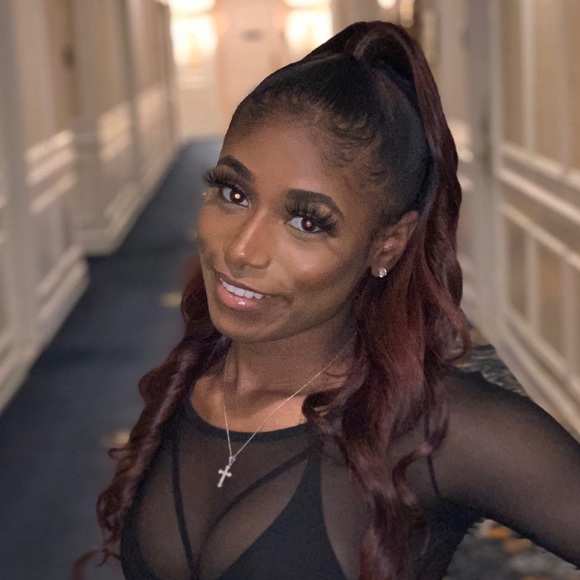 Meet your Posher, Courtney - Picture 1 of 1